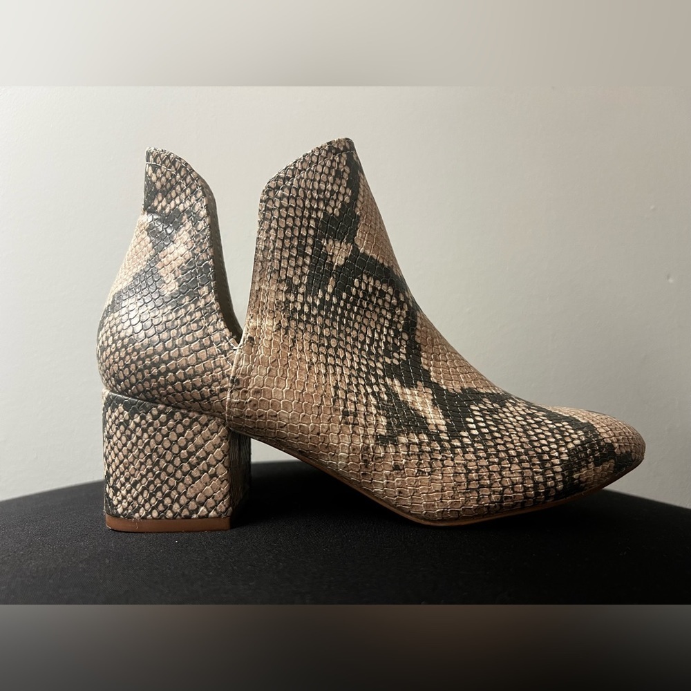 Steve Madden Beige and Black Snakeskin Ankle Boots - Picture 5 of 9